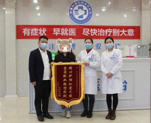 我院隔离点医护人员服务获赞，隔离人员送锦旗表感谢